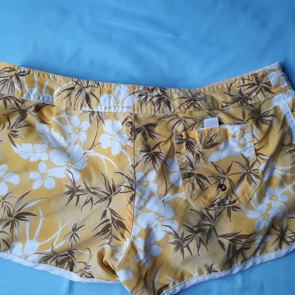 Roxy yellow palm print board shorts - Picture 8 of 9
